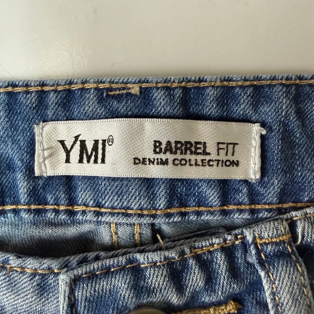 YMI Barrel Fit Jeans Womens 1/25 Light Blue Raw Hem Curved Leg Stretch FP92414